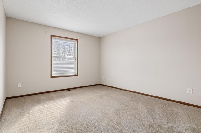 10759 Falling Water Lane B, Woodbury, MN 55129