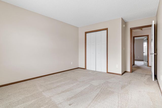 10759 Falling Water Lane B, Woodbury, MN 55129