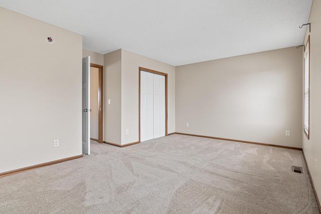 10759 Falling Water Lane B, Woodbury, MN 55129