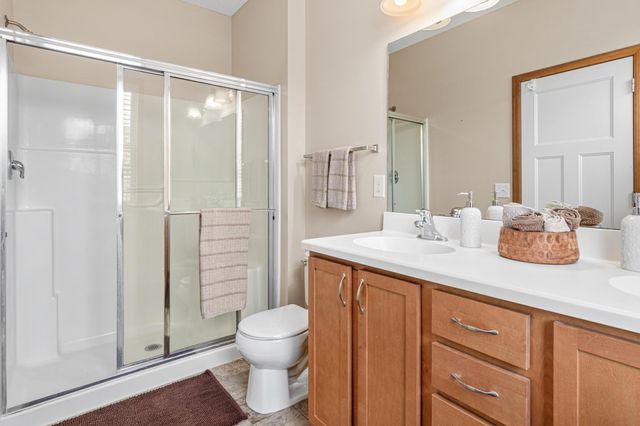 10759 Falling Water Lane B, Woodbury, MN 55129