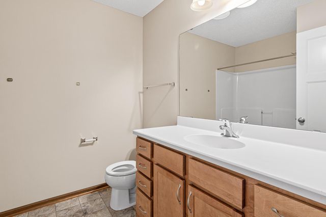 10759 Falling Water Lane B, Woodbury, MN 55129