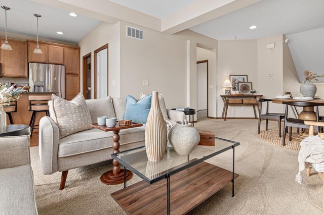 10759 Falling Water Lane B, Woodbury, MN 55129