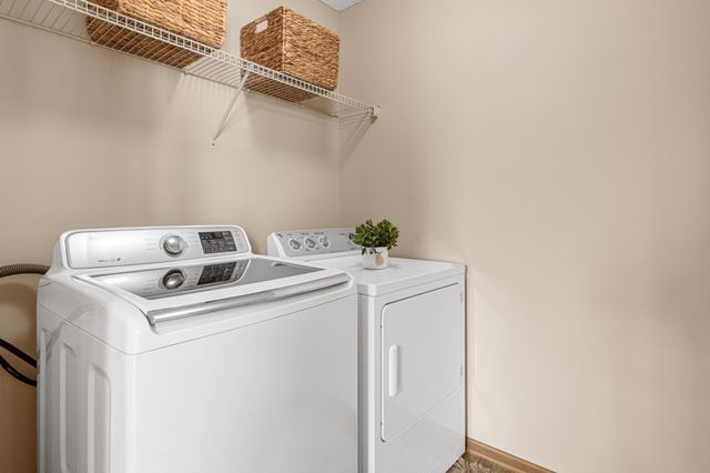 10759 Falling Water Lane B, Woodbury, MN 55129