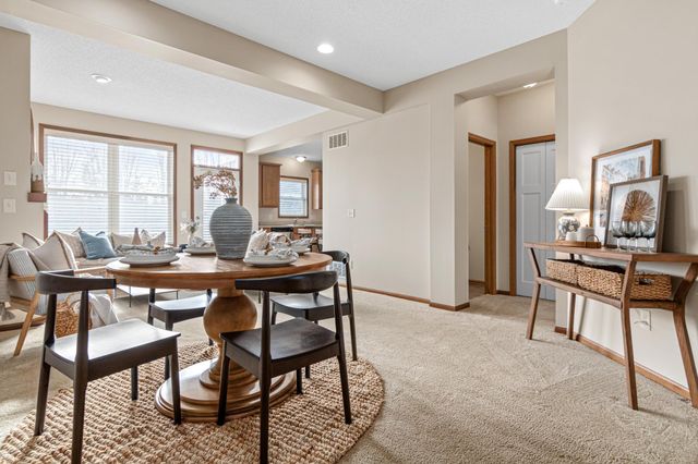 10759 Falling Water Lane B, Woodbury, MN 55129