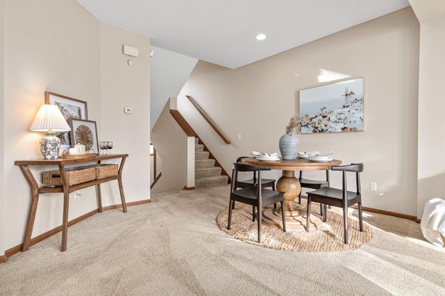 10759 Falling Water Lane B, Woodbury, MN 55129