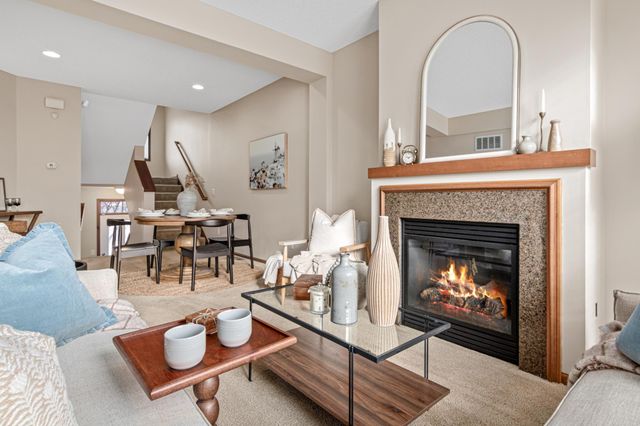 10759 Falling Water Lane B, Woodbury, MN 55129