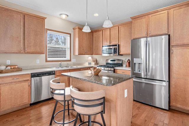 10759 Falling Water Lane B, Woodbury, MN 55129