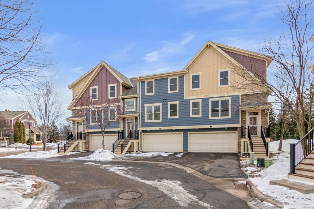 10759 Falling Water Lane B, Woodbury, MN 55129