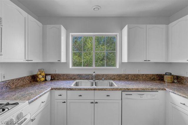 353 Amber Pine Street 203, Las Vegas, NV 89144