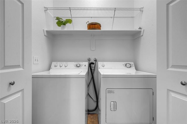 353 Amber Pine Street 203, Las Vegas, NV 89144