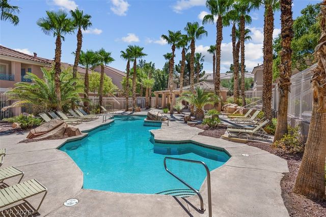 353 Amber Pine Street 203, Las Vegas, NV 89144
