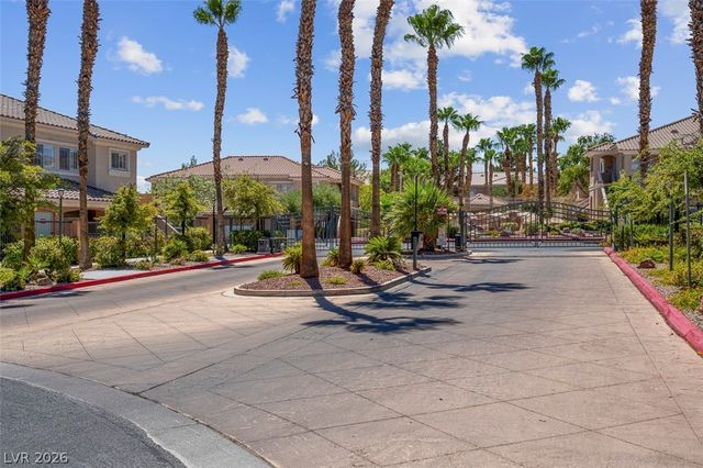 353 Amber Pine Street 203, Las Vegas, NV 89144