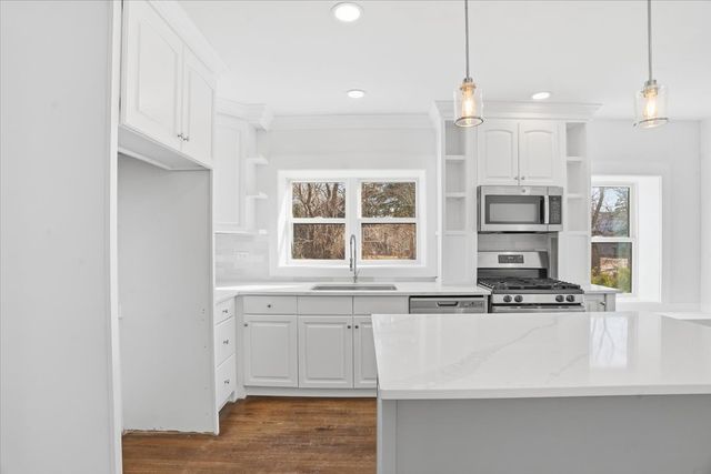 297 E Lakeview Avenue, Round Lake Beach, IL 60073