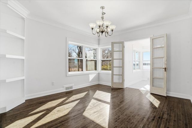 297 E Lakeview Avenue, Round Lake Beach, IL 60073