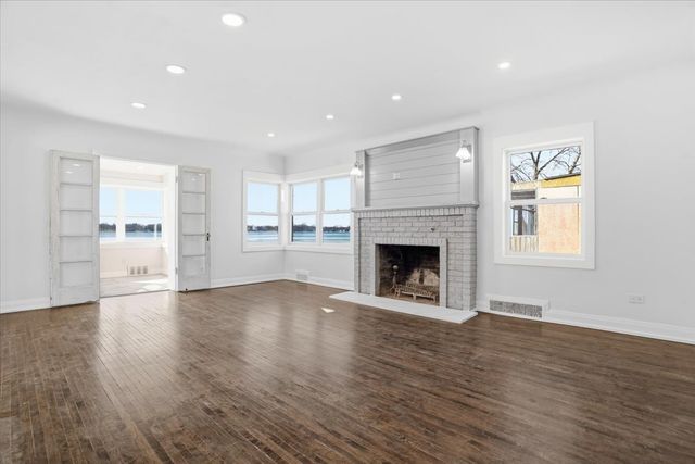 297 E Lakeview Avenue, Round Lake Beach, IL 60073