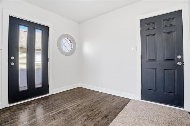 297 E Lakeview Avenue, Round Lake Beach, IL 60073