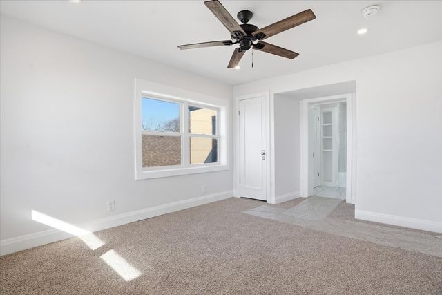 297 E Lakeview Avenue, Round Lake Beach, IL 60073