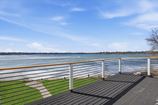 297 E Lakeview Avenue, Round Lake Beach, IL 60073