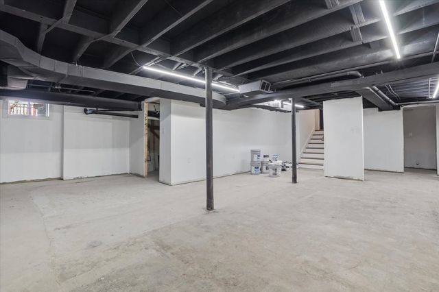 297 E Lakeview Avenue, Round Lake Beach, IL 60073