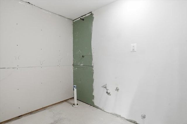 297 E Lakeview Avenue, Round Lake Beach, IL 60073