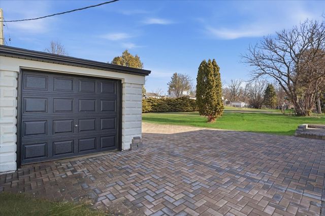 297 E Lakeview Avenue, Round Lake Beach, IL 60073