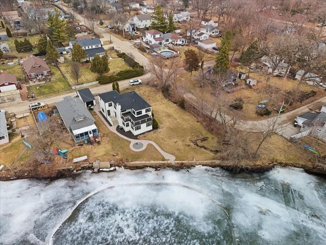 297 E Lakeview Avenue, Round Lake Beach, IL 60073