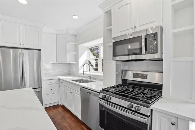 297 E Lakeview Avenue, Round Lake Beach, IL 60073