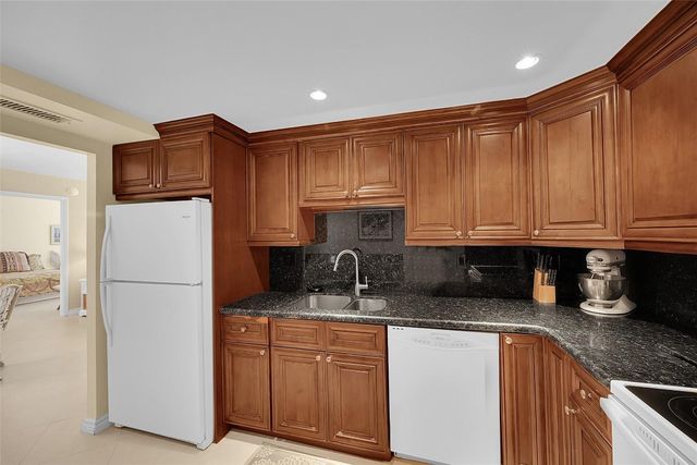 531 N Ocean Boulevard 410, Pompano Beach, FL 33062