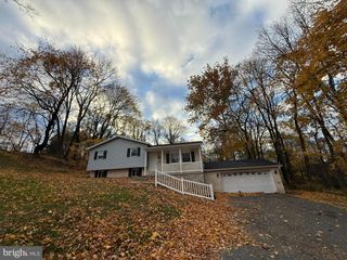 1316 EDGEMONT RD, Harrisburg, PA 17109