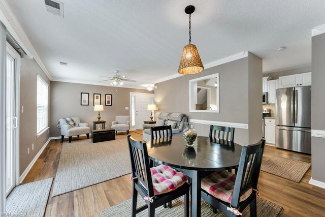 2453 Old Greenbrier RD # 124, Chesapeake, VA 23325