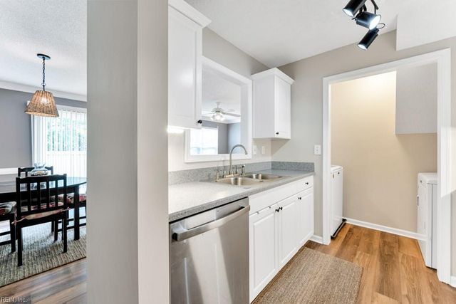 2453 Old Greenbrier RD # 124, Chesapeake, VA 23325