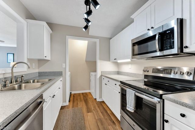 2453 Old Greenbrier RD # 124, Chesapeake, VA 23325