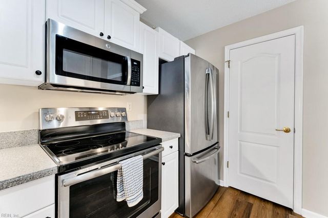 2453 Old Greenbrier RD # 124, Chesapeake, VA 23325