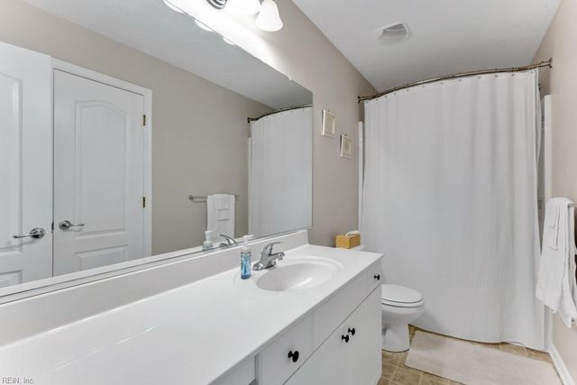 2453 Old Greenbrier RD # 124, Chesapeake, VA 23325