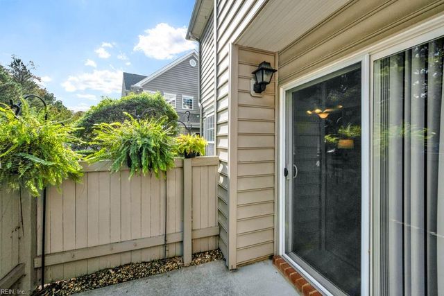 2453 Old Greenbrier RD # 124, Chesapeake, VA 23325