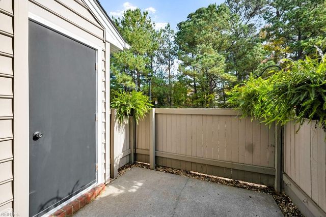 2453 Old Greenbrier RD # 124, Chesapeake, VA 23325