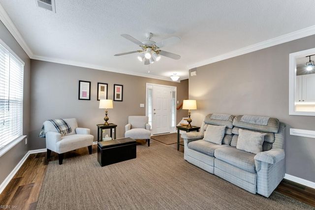 2453 Old Greenbrier RD # 124, Chesapeake, VA 23325