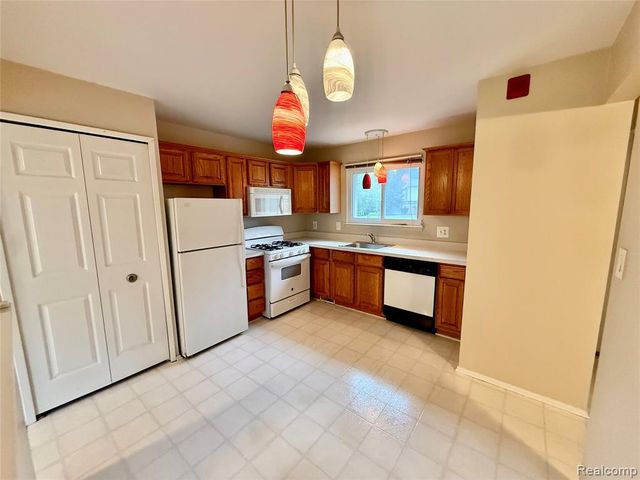 1920 Jan Court 29, Canton, MI 48187