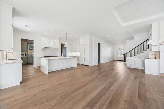 1243 Candlelight Lane, Houston, TX 77018