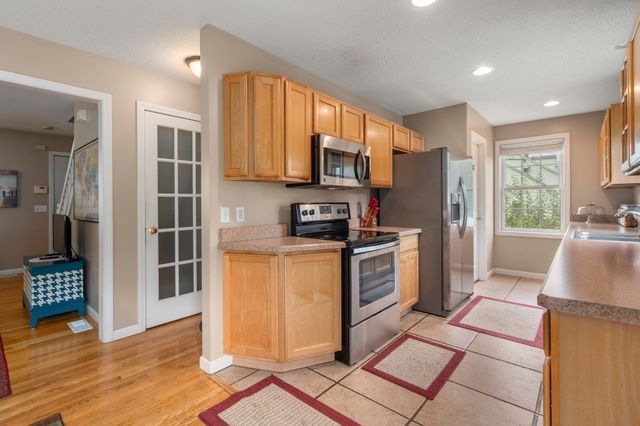 109 Appleton St, Springfield, MA 01108