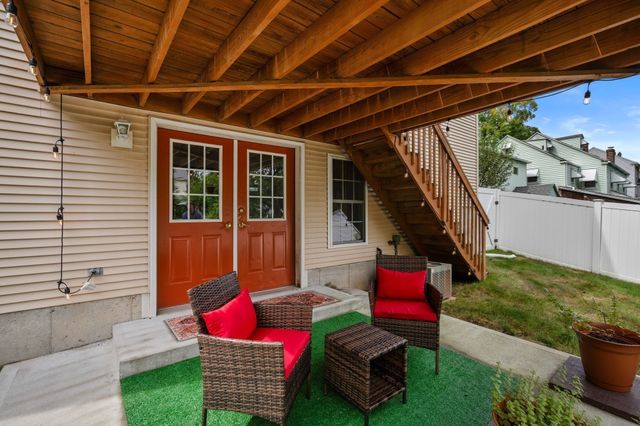 109 Appleton St, Springfield, MA 01108