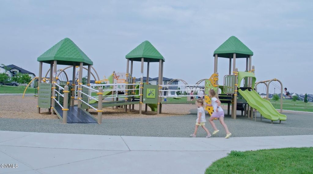 1913 Prairie Hawk Drive, Bismarck, ND 58503 photo 11