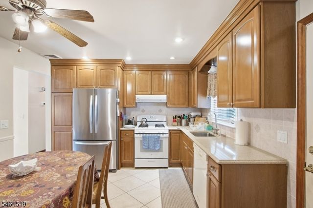 14 Leonard Rd, Butler Boro, NJ 07405