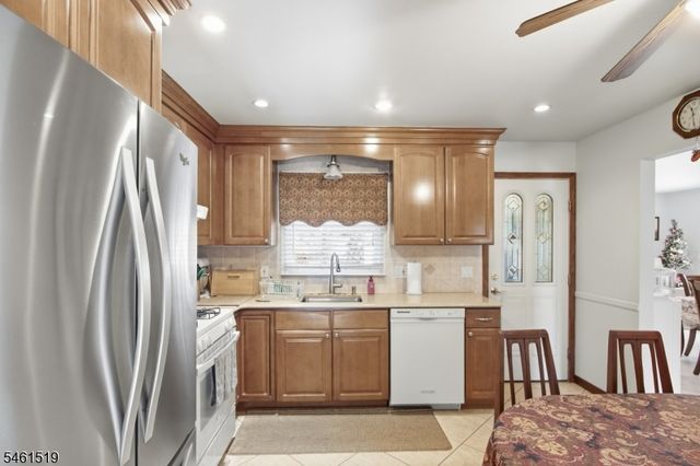 14 Leonard Rd, Butler Boro, NJ 07405