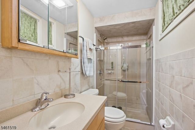 14 Leonard Rd, Butler Boro, NJ 07405