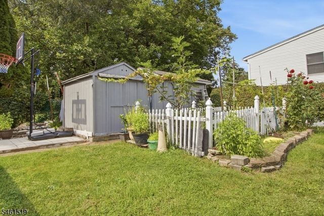 14 Leonard Rd, Butler Boro, NJ 07405