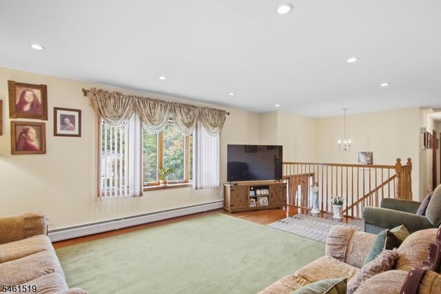 14 Leonard Rd, Butler Boro, NJ 07405