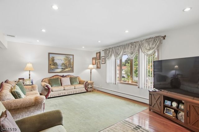 14 Leonard Rd, Butler Boro, NJ 07405