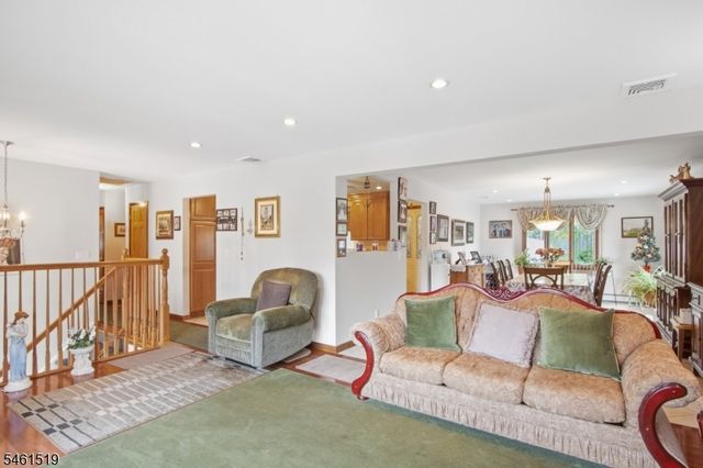 14 Leonard Rd, Butler Boro, NJ 07405
