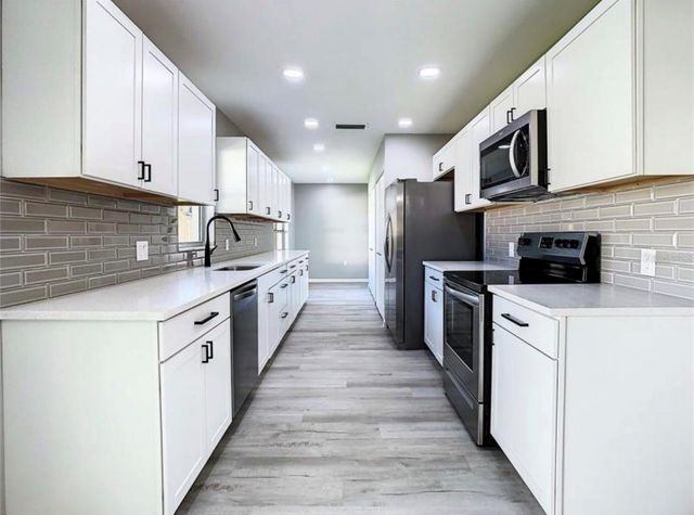 516 E ANGLEWOOD DRIVE, Brandon, FL 33511